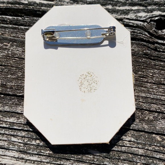 Colorful Fish Pin - Picture 4 of 5